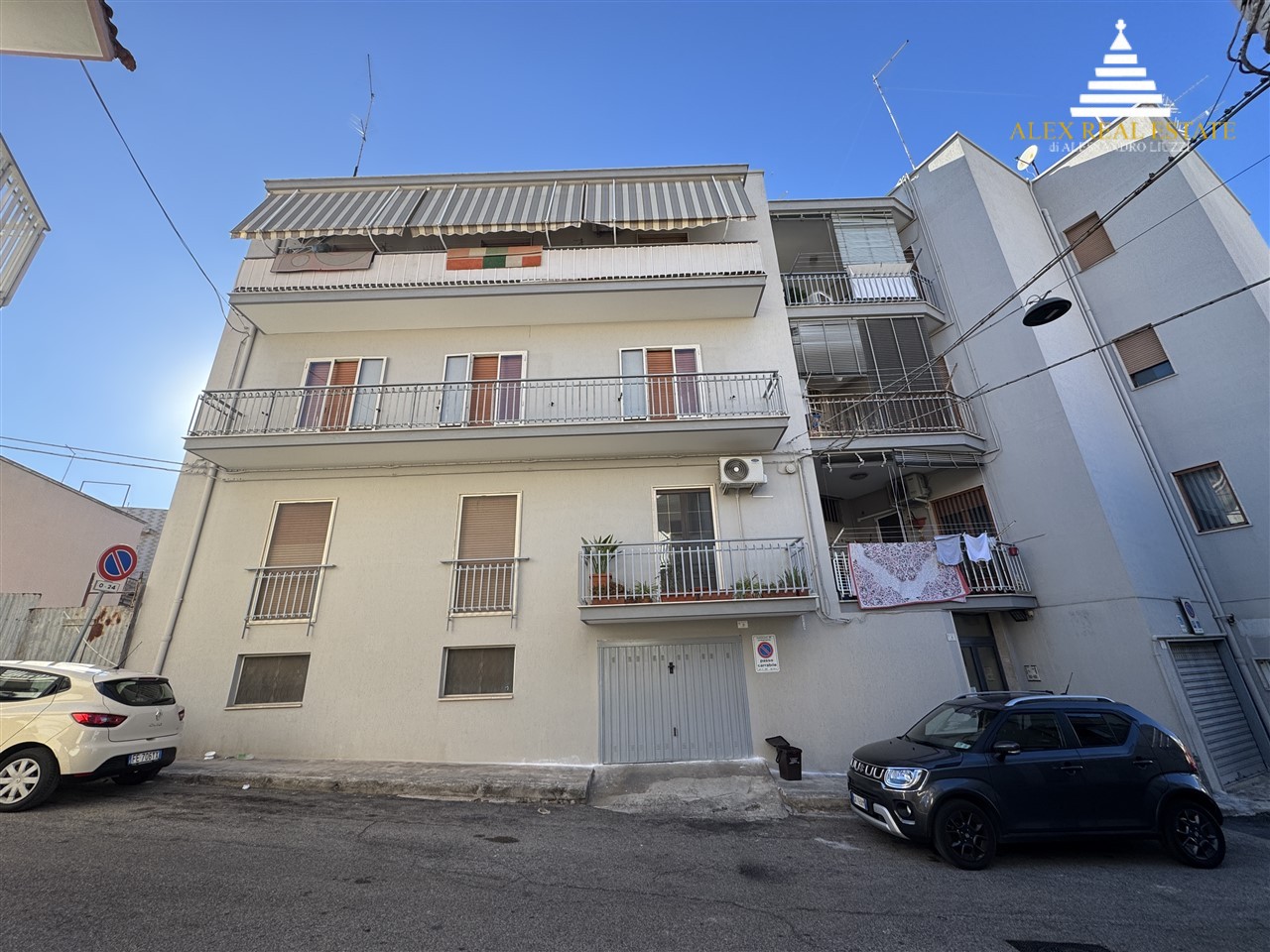 Crispiano – Appartamento di 118 mq completamente ristrutturato con 3 camere e doppi balconi