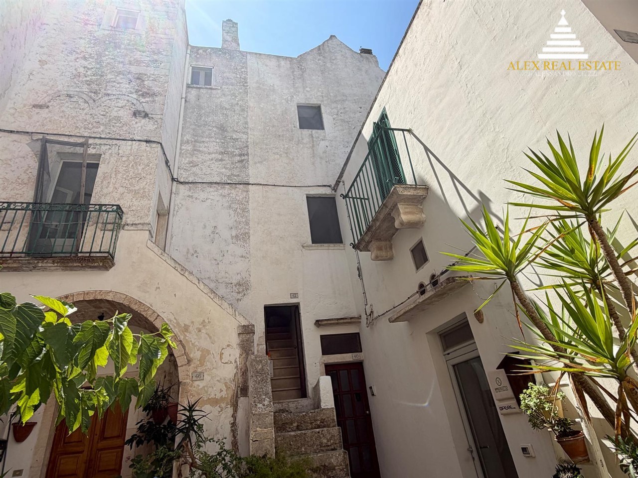Tipica Cummersa Indipendente nel Centro Storico di Locorotondo